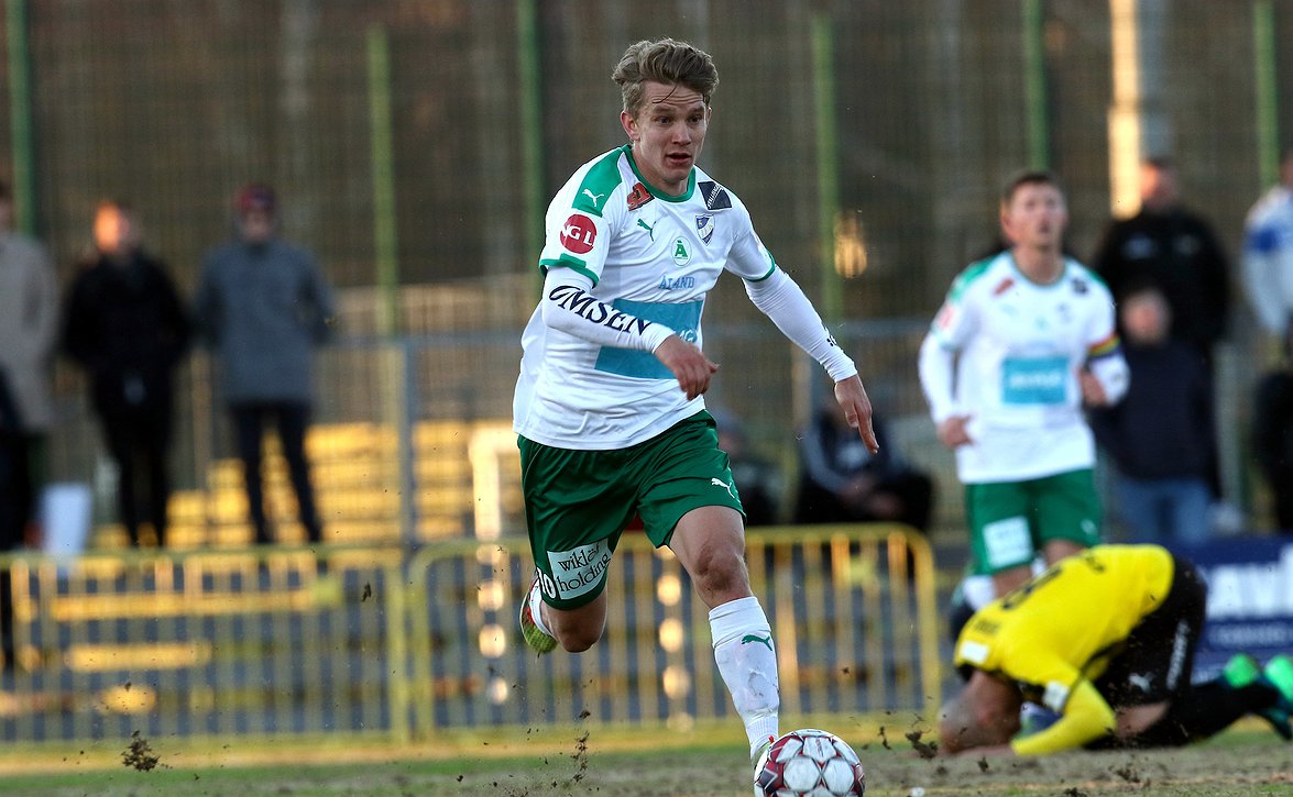 "Täytyy nauttia kun on mahdollisuus" - IFK Mariehamnin Sid iloitsee voittoputkesta
