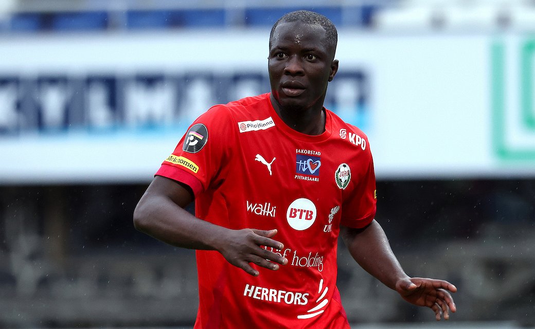 ​Maalitykki Kerfala Cissoko jättämässä Jaron