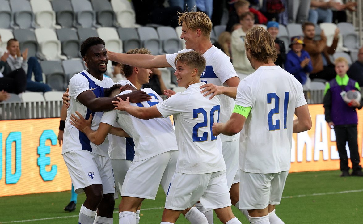 Pikkuhuuhkajilla huimat panokset tiistaina - suora EM-kisapaikkakin ulottuvilla