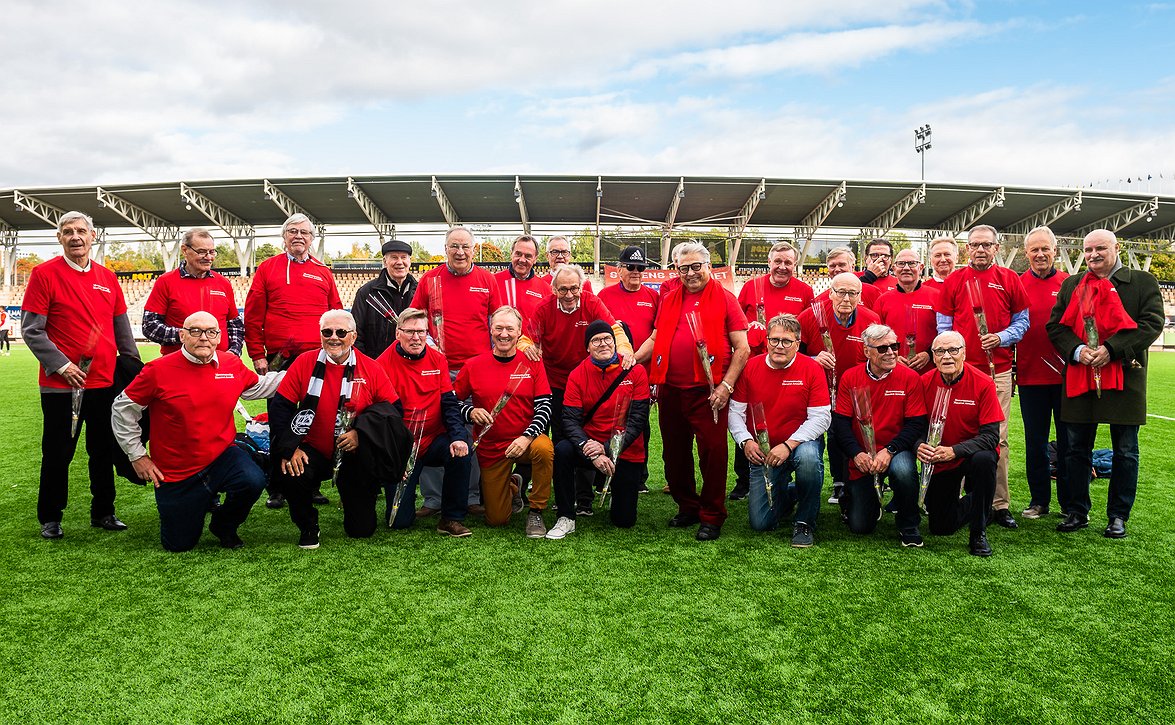 HIFK:n retropaitojen huutokauppa loppusuoralla
