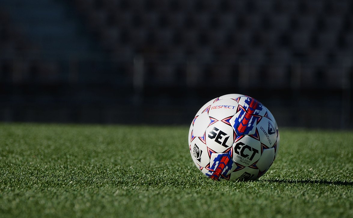 ​Botniahallin uusi tekonurmi viimein asennukseen