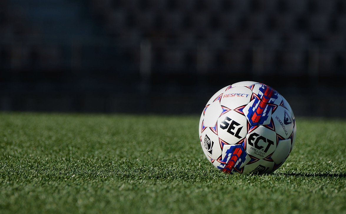 ​Botniahallin tekonurmen uusimisessa lisämutkia