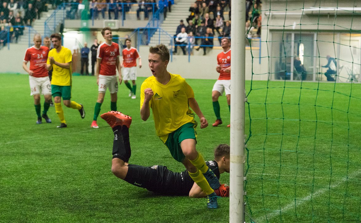 ​Ilveksen lupaava pelaaja maalinteossa nuorisomaajoukkueessa