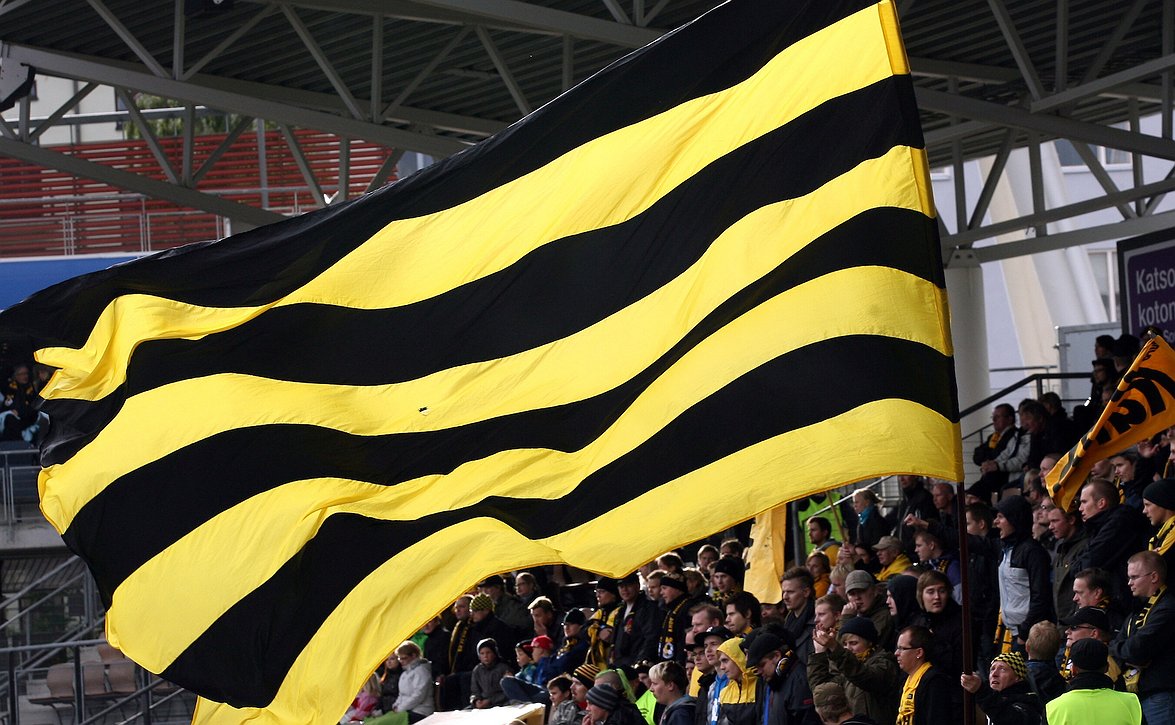 ​"Valtavasti synergiaetuja" – miesten ja naisten joukkueet tukevat toisiaan KuPS:ssa