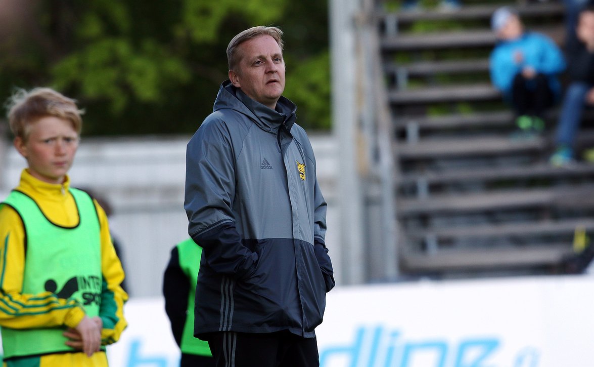 ​Ilves väijyy ja odottaa: "Iskeä kiinni sopivan hetken tullen"