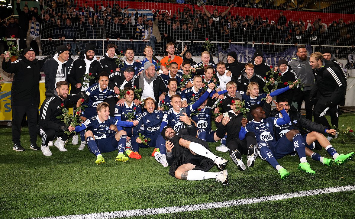 "Tämä oli koko joukkueen mestaruus" - Koskela kiitteli koko HJK:n pelaajarinkiä