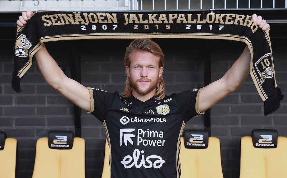 Anders Bååth vahvistamaan SJK:ta