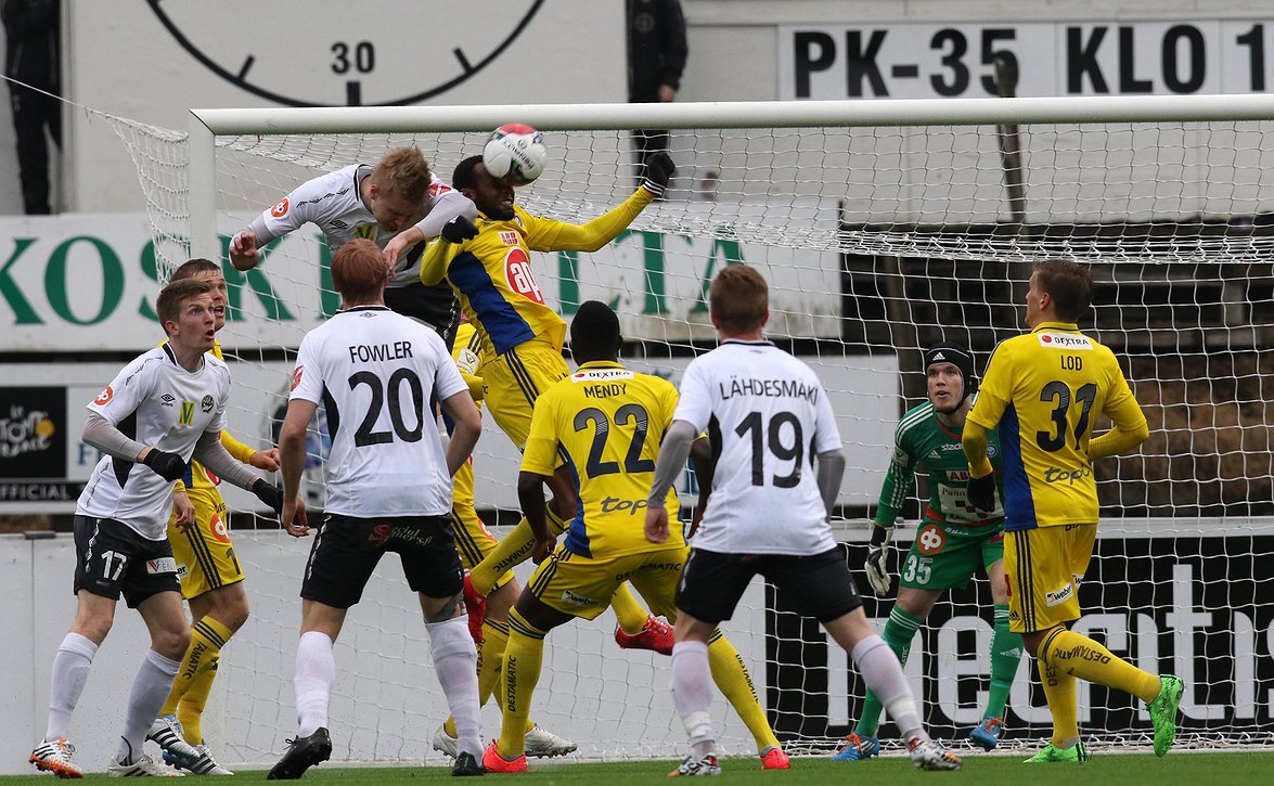 Lampi nautti Tehtaan kentän tunnelmasta