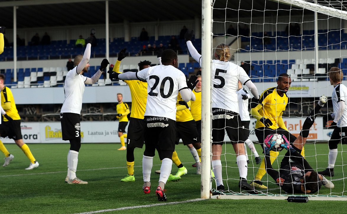 Kolmelle henkilölle porttikielto - Haka tiukkana kannattajien epäasiallisen käytöksen johdosta