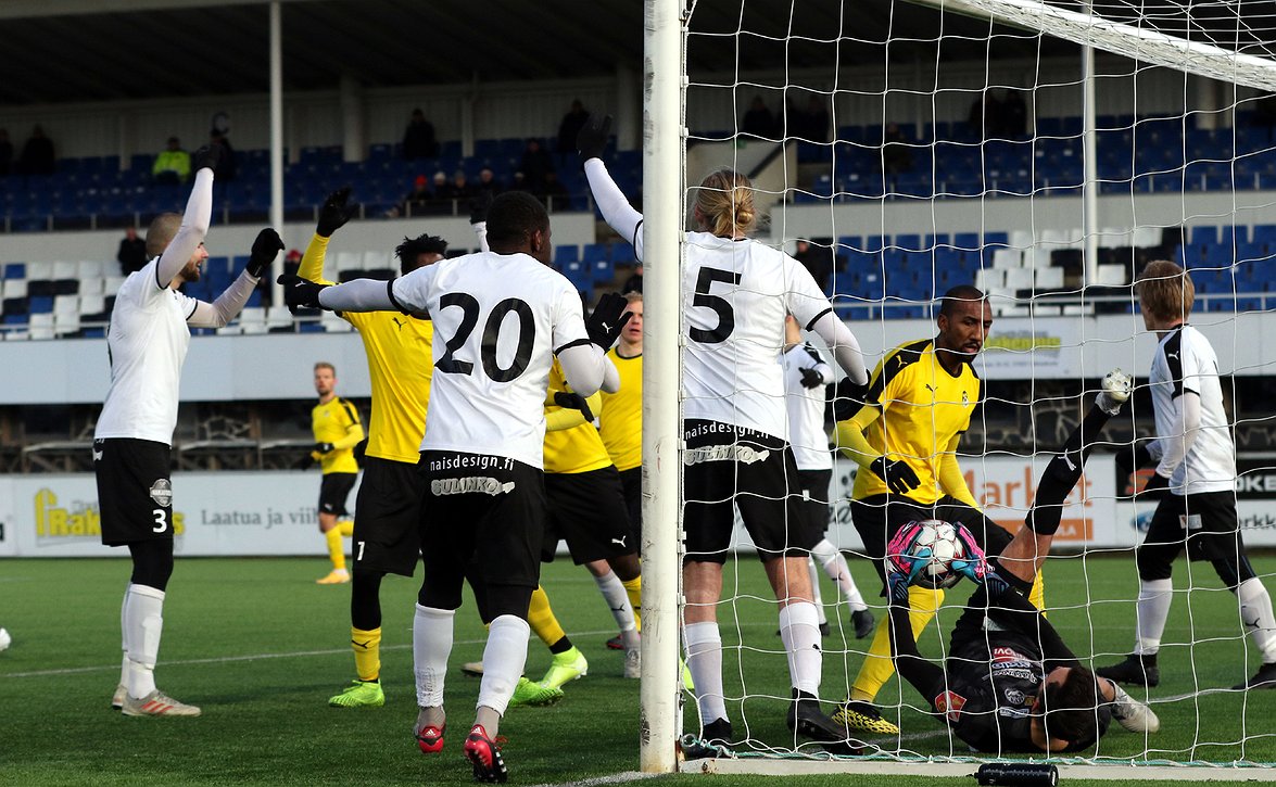 "Olen tosi tyytyväinen pelaamiseemme" - Haka pysäytti KuPS:n maalittomaan