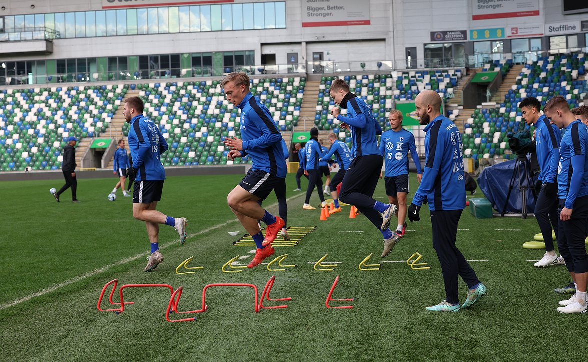 "Tärkeä matsi myös henkisesti" - Huuhkajat hakee avauspisteitä Pohjois-Irlannin vieraana