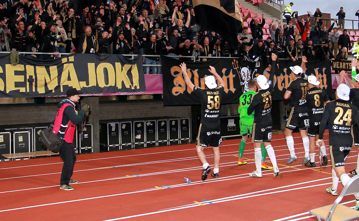 SJK-pelaajat ammentavat voimaa fanien tuesta