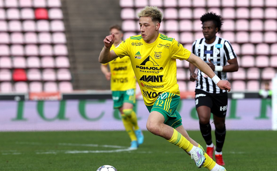 Huuhkajat taipui Ruotsille