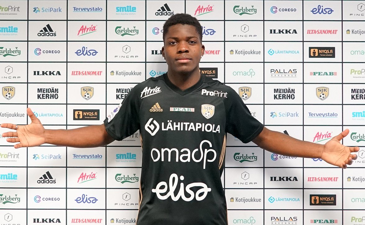 Kaksivuotinen sopimus - ​Serge Atakayi palaa pysyvästi SJK-paitaan
