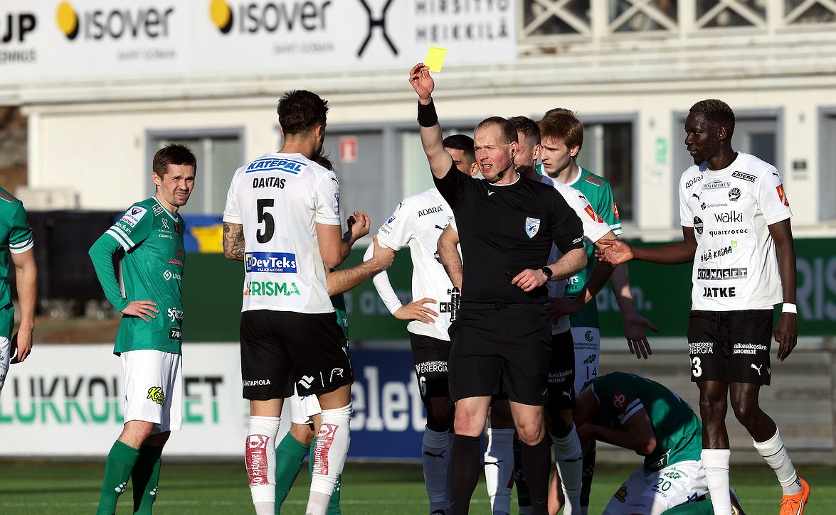 ​Haka keräsi eniten varoituksia kaudella 2024 – EIF puolestaan punaisia