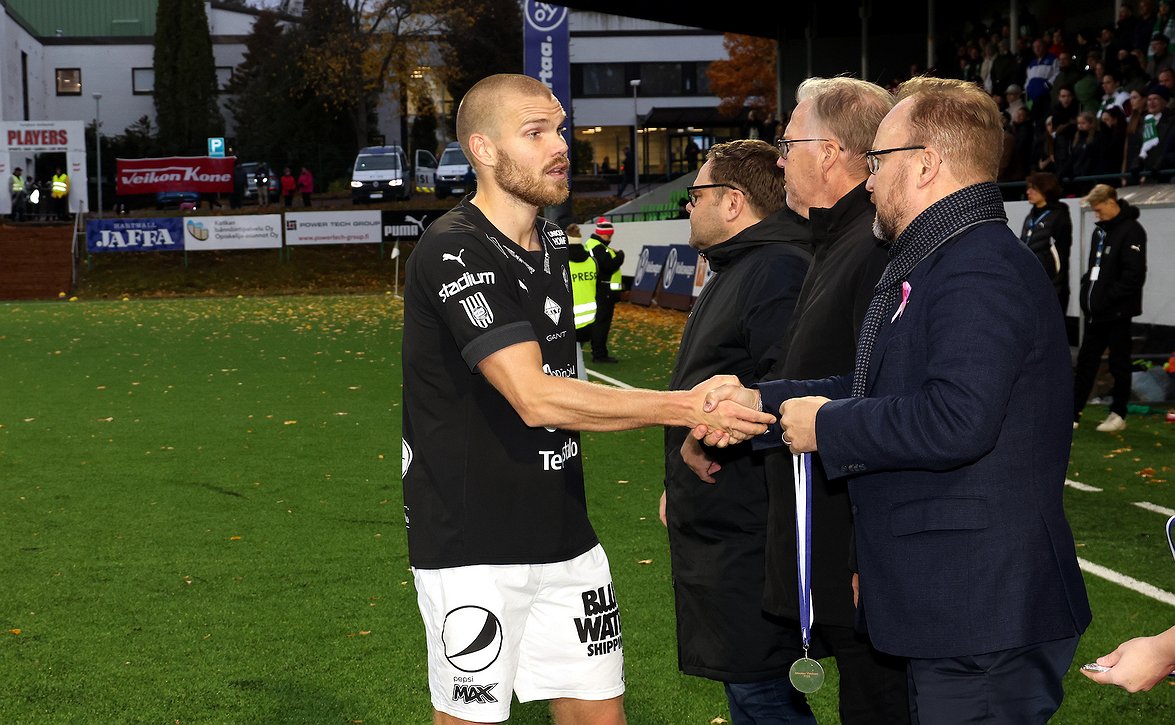 Paluu tuttuun seuraan - ex-kapteeni Rasmus Holma TPS:n toimitusjohtajaksi