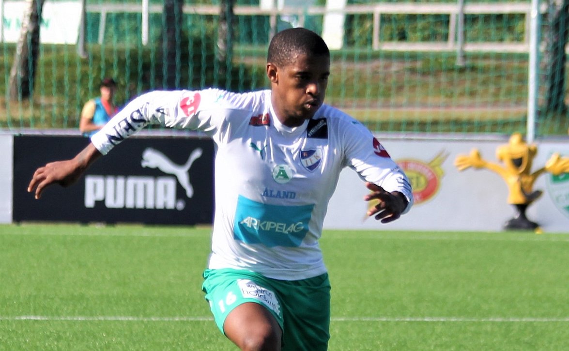 "Toivon että pelaan vielä paremman kauden" - Yanga Baliso ja IFK Mariehamn jatkosopimukseen