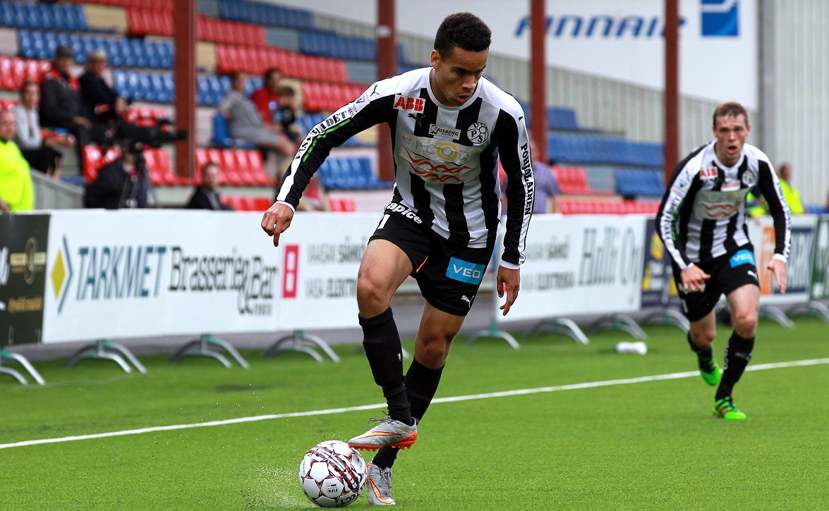 VPS-pelaajia junnujen päättäjäisissä