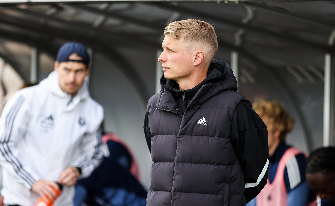 ​"Olen ylpeä joukkueesta" – Cup-mestaruus maistui HJK-luotsi Miika Nuutiselle