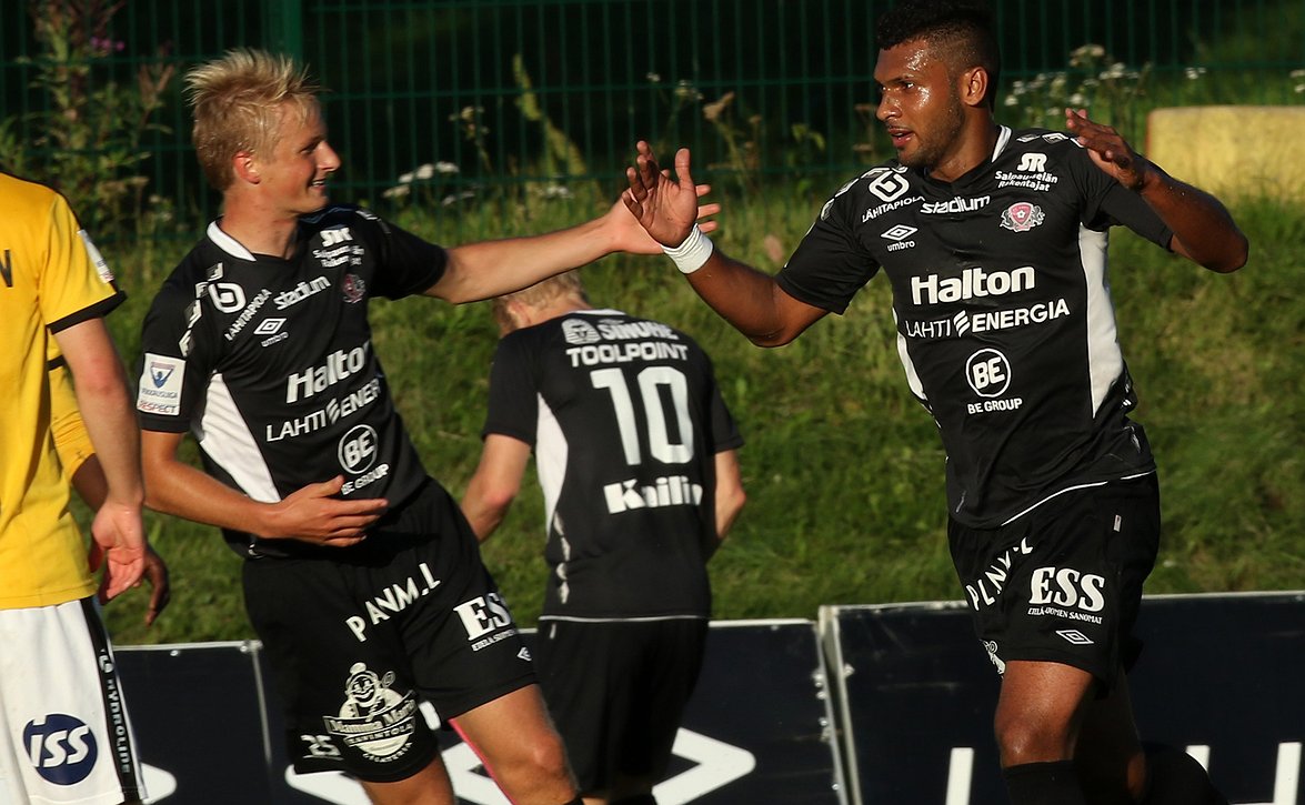 ​Lahden Kisapuiston stadionhanke etenemässä