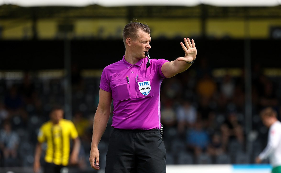 Joni Hyytiän nelikko tuomaroi Konferenssiliigan ottelun