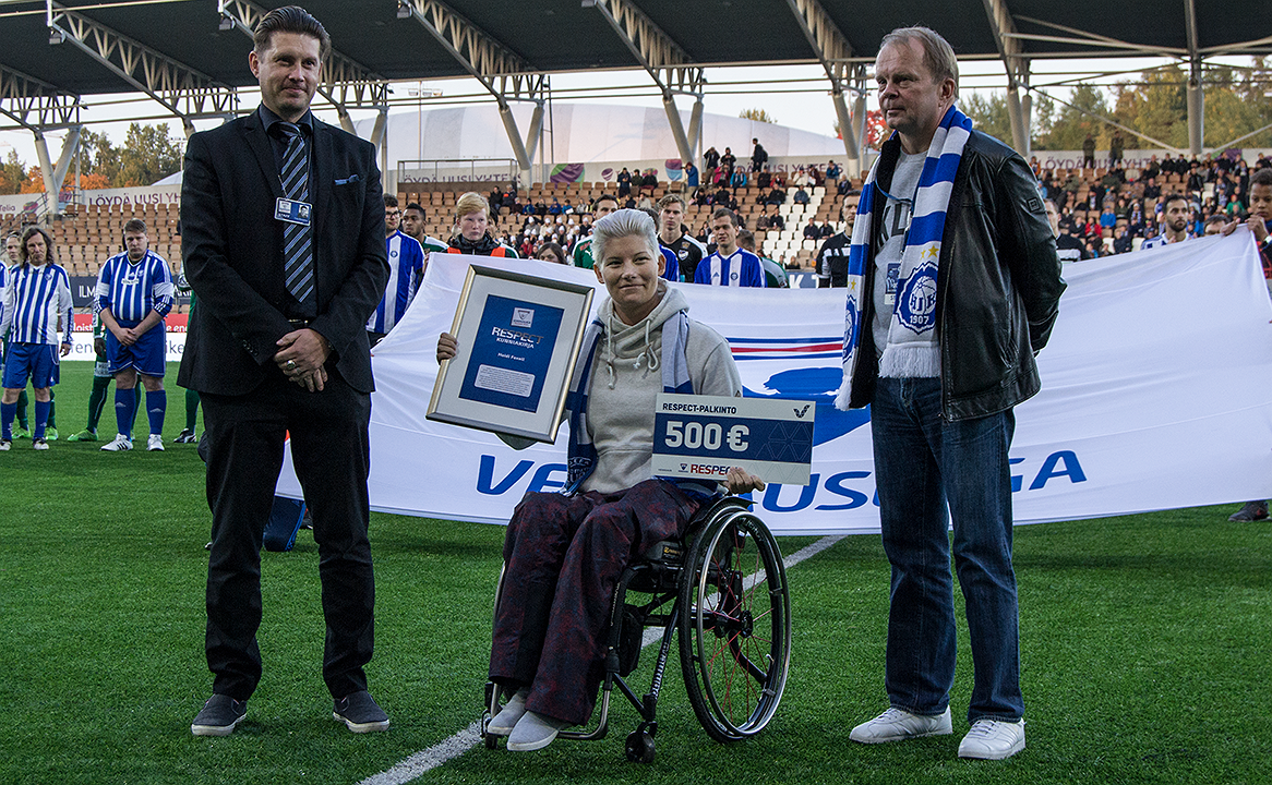 ​HJK:n Respect-palkinto Heidi Foxellille