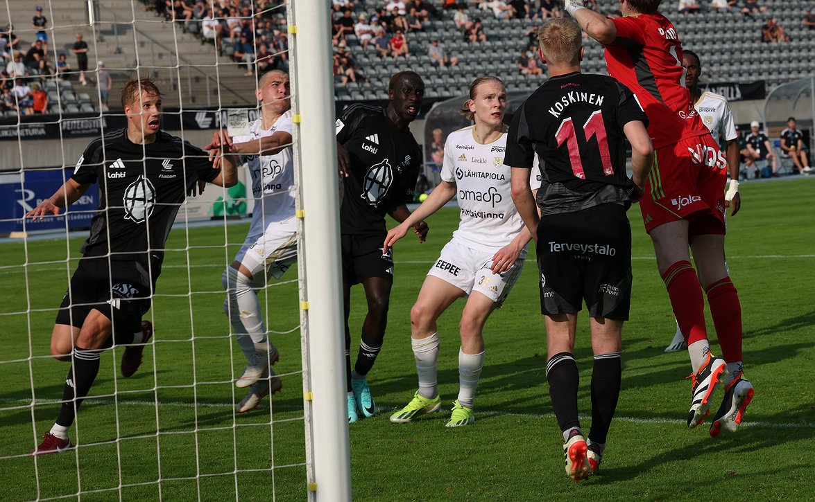 FC Lahden Apulanta-erikoispelipaitojen huutokauppa avoinna - lisää pottia kerätään hyvään asiaan
