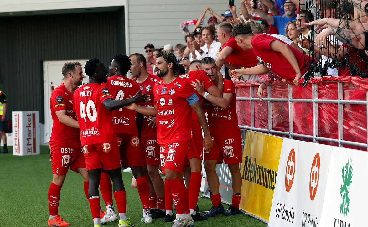 ​300 maalia kaudella 2025 täynnä – Jaron Adam Vidjeskog iski tasalukeman, katso miten