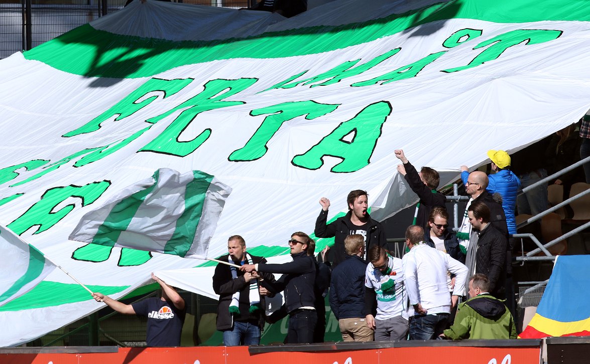 Satamäärin IFK Mariehamn -faneja Helsinkiin