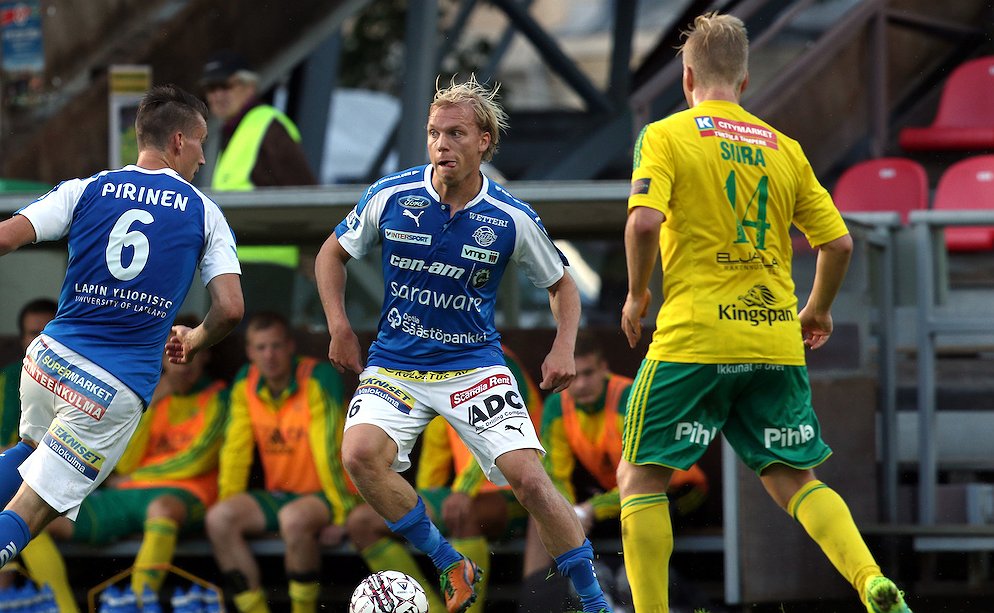 Ville Saxmanilla takapakkia jalan kanssa