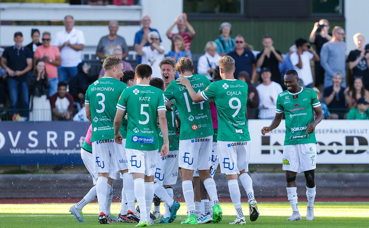 ​"On selvää, että tämä voitto on tärkeä" – EIF:n Gabri Xatart otti ilon irti HJK:n kaatamisesta