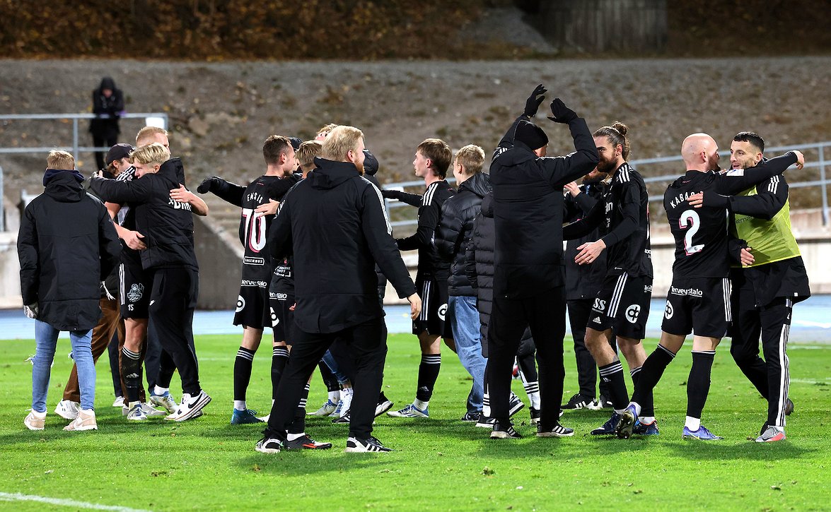 ​FC Lahti ja LHE Rakennus hyvällä asialla - kausikortteja lahjoituksena MLL:lle