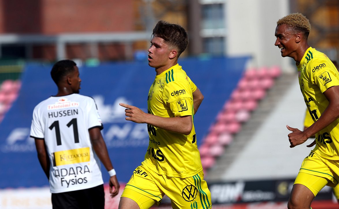 ​Pikkuhuuhkajilla vahva avaus EM-karsintaan – Viro kaatui puhtaasti 3-0