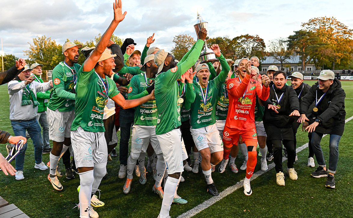 ​Ykkönen päätökseen – EIF juhli mestarina, MP ja SJK Akatemia Gnistanin seuraksi karsintoihin