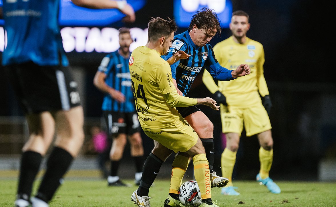 "Jää suoraan sanottuna p...a maku suuhun" - Interin kausi kaikkineen pettymys