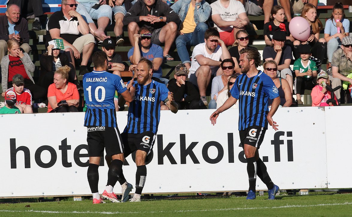 Timo Furuholm ja Mikko Manninen Veikkausliiga ja Naisten Liiga -podcastin haastatteluissa