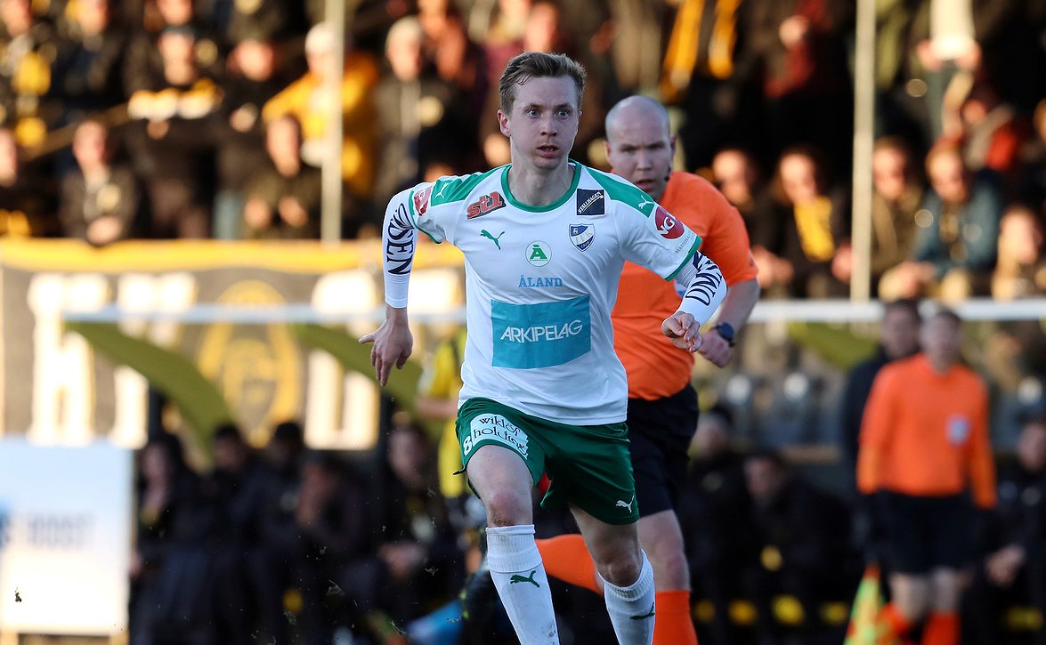 IFK Mariehamnin Crawford: "Parempi kuitenkin ettei tule jyrätyksi"