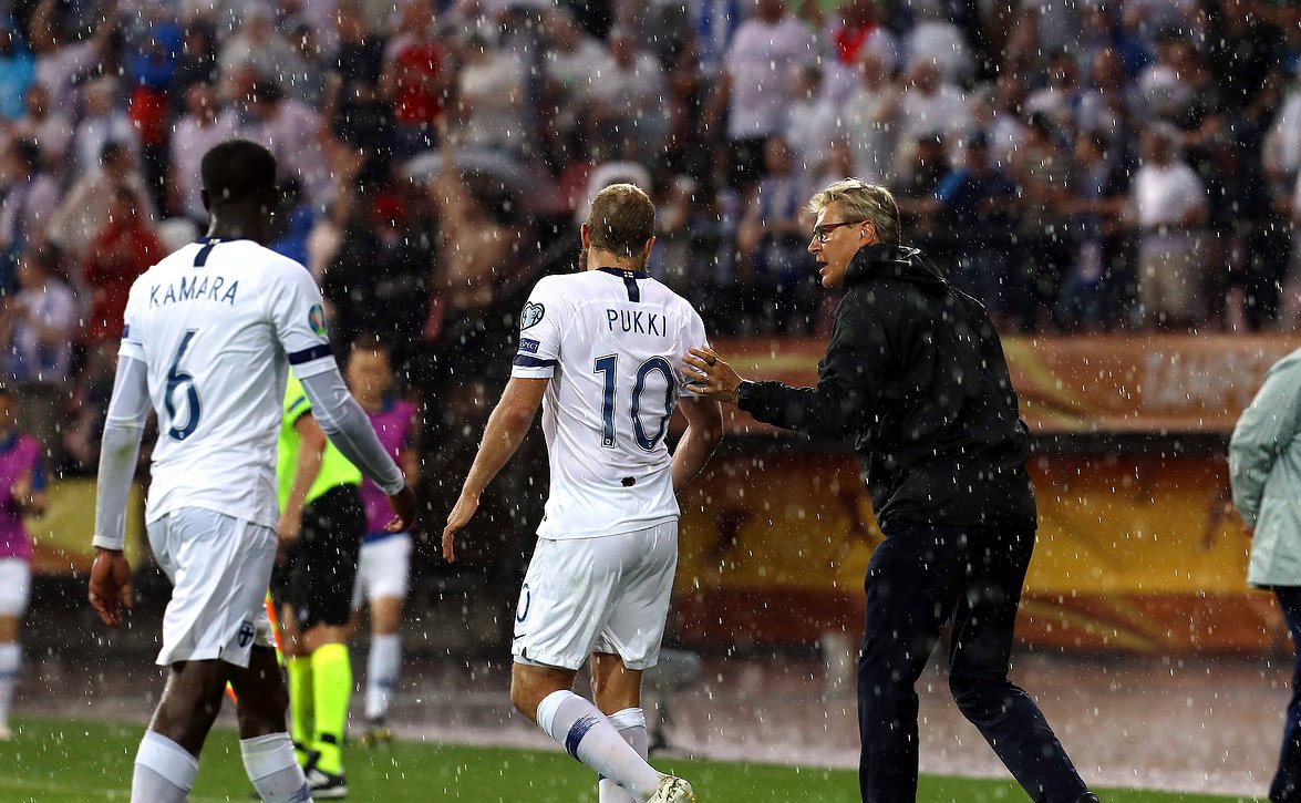 Markku Kanerva jatkosopimukseen - "Rive" jatkaa Huuhkajien peräsimessä pitkään