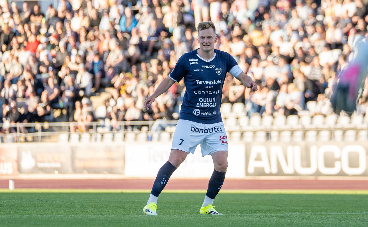 "Nyt pelataan isoista asioista" - AC Oulun Rasmus Karjalainen ei peittele panoksia