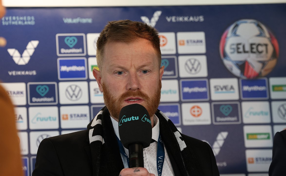 "Joskus hävitään, joskus voitetaan" - Haka-luotsi Andy Smith iloitsi avauspisteistä