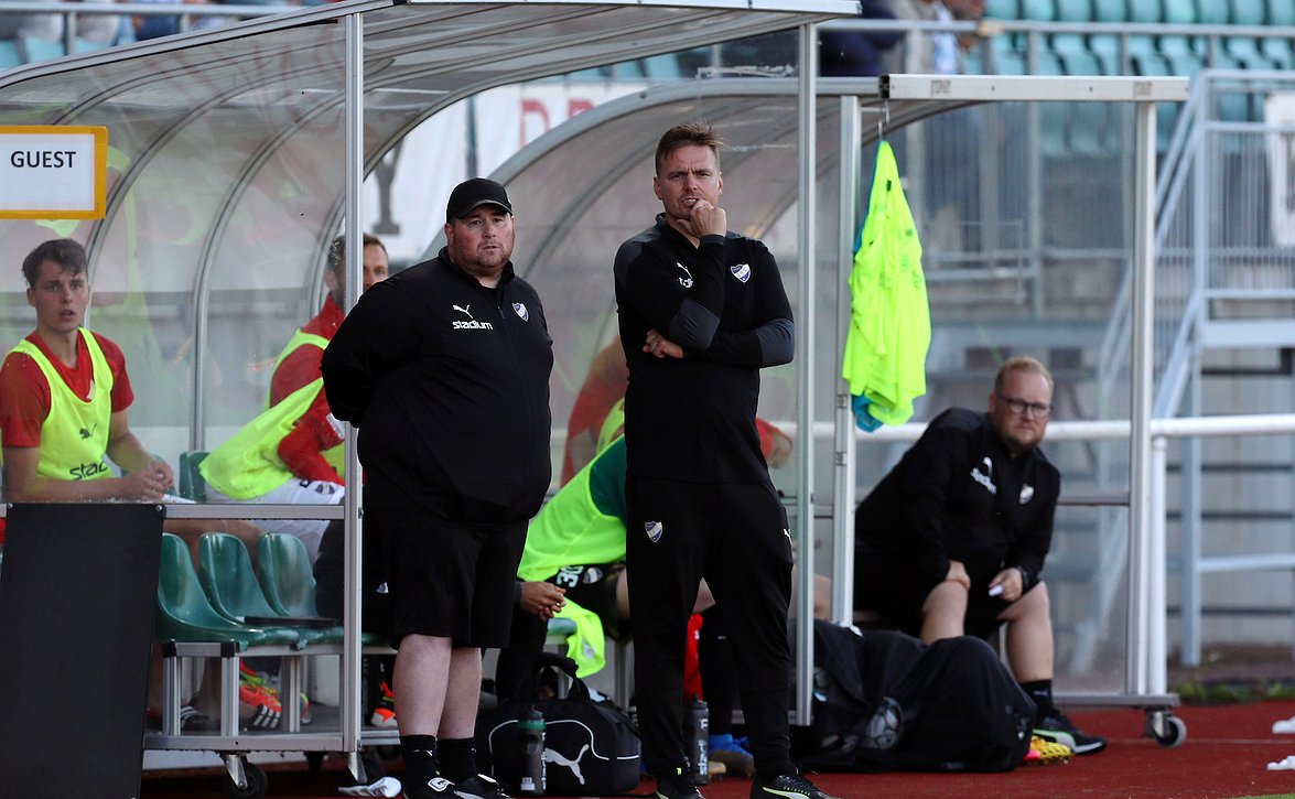 ​HIFK:lta kiitokset valmentajakaksikolle Kankkunen-Keeney