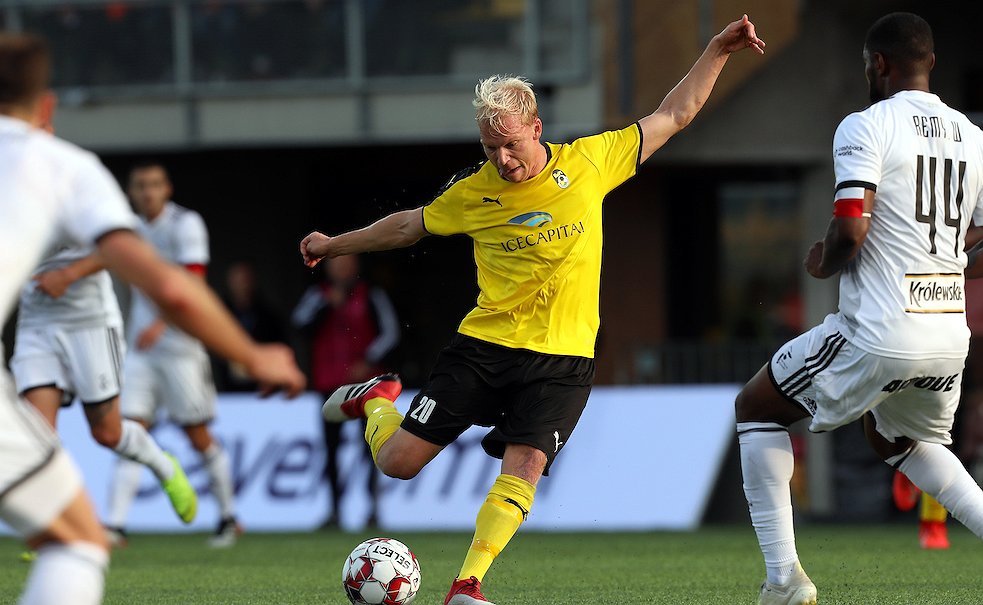 KuPS:n Ville Saxman erikoisessa tilanteessa – jalkapalloilija ja tuleva lääkäri näkevät asiat eri tavoin