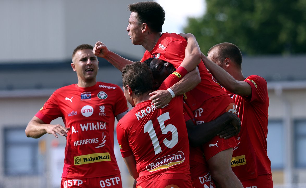 Rasmus Vikström jatkaa Jaron valmennuksessa