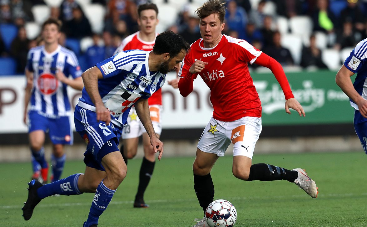 Bolt Arenan uusi jalkapallonurmi valmistumassa hyvää vauhtia