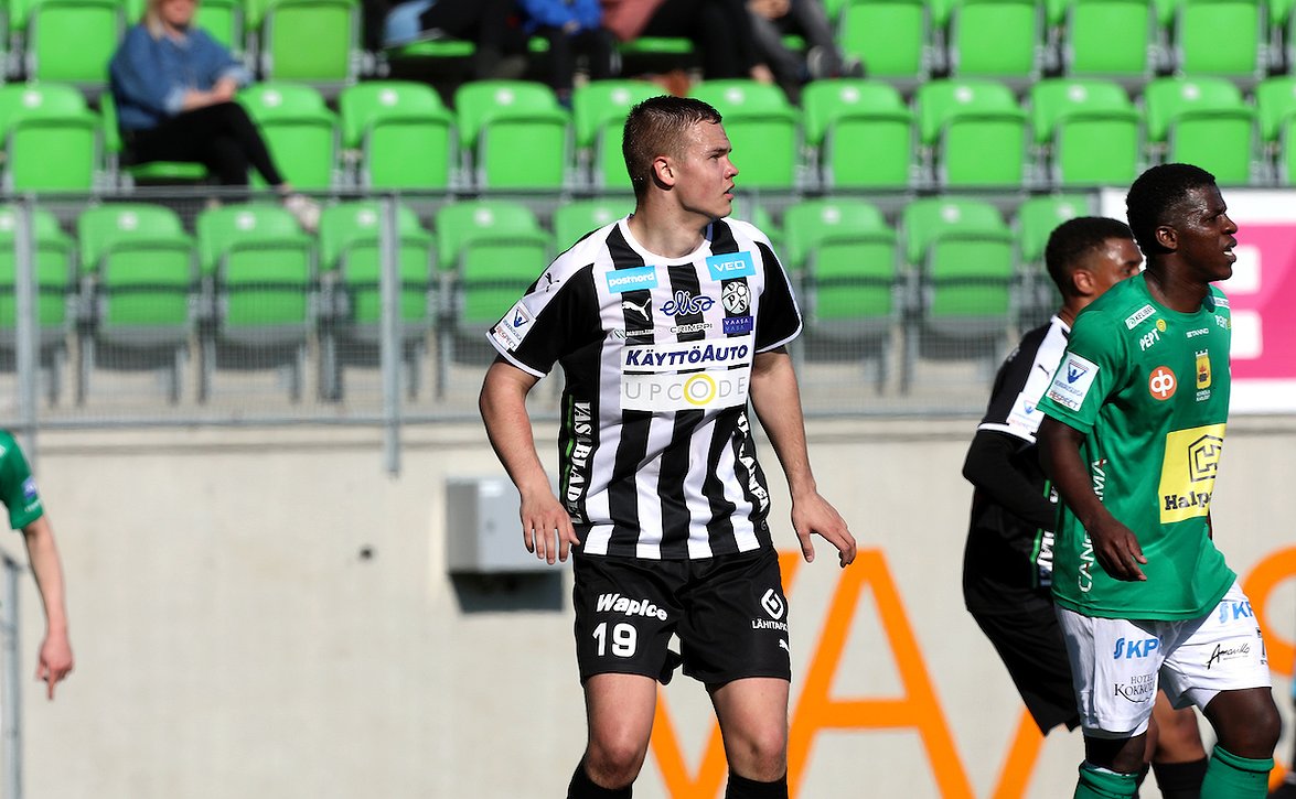 Monipuolinen puolustuspään pelaaja sopimukseen FC Interin kanssa