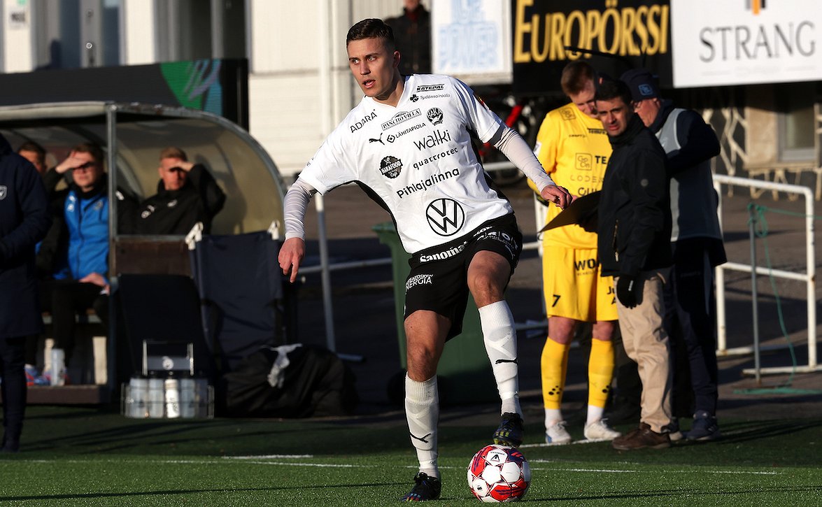 FC Hakan Auvinen nauttii tavata faneja pelien jälkeen – ”Lapset ovat aina iloisia”