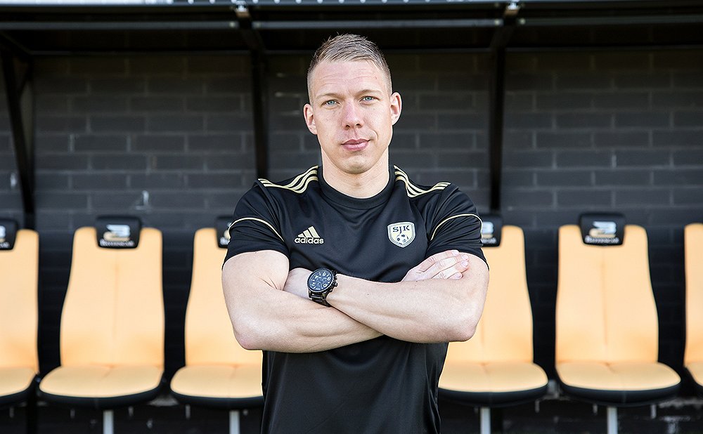 SJK vahvisti rivejään - virolainen laitapuolustaja Trevor Elhi sopimukseen