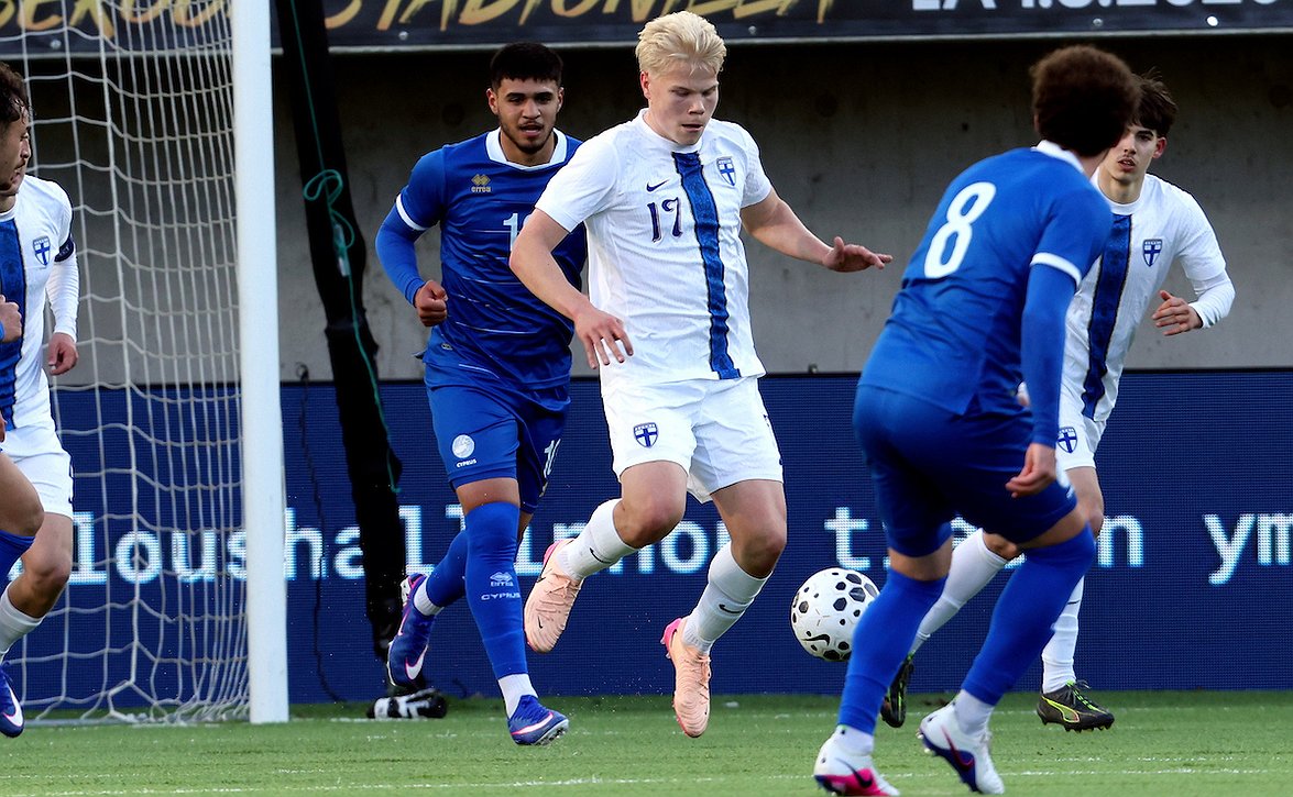 Pikkuhuuhkajat mahtavaan voittoon Espanjaa vastaan