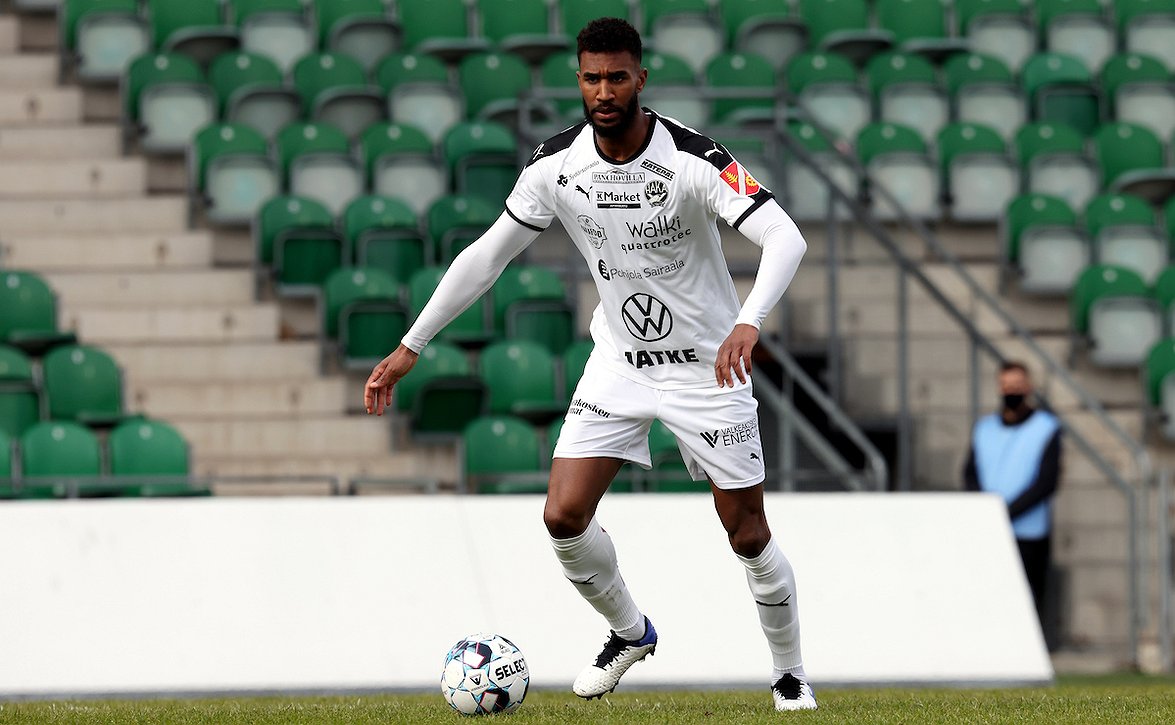 Hakan de Lucasille täydet minuutit maaottelussa