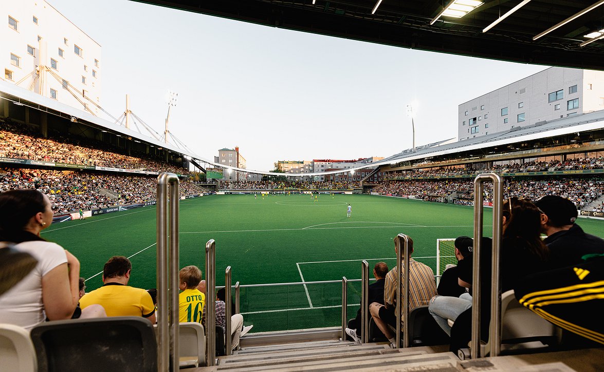 ​Tampere kukisti Helsingin – perjantaina tehtiin Veikkausliigan yleisömäärähistoriaa